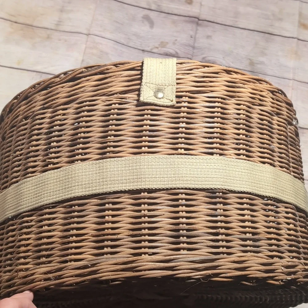 Vintage Round Woven Wicker Basket  Attached Lid Turn Key Closure